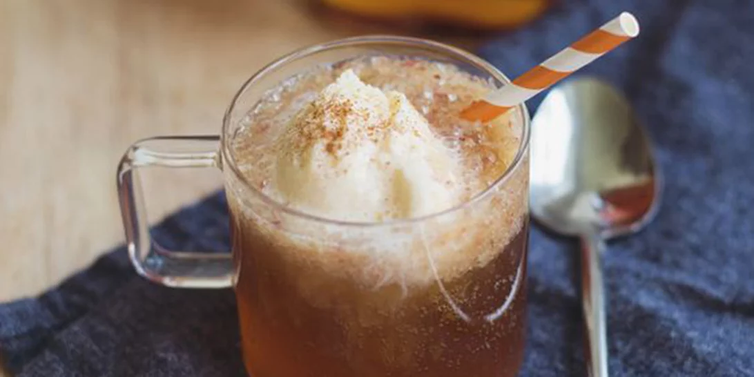 Το πιο δροσιστικό ρόφημα με παγωτό ροδάκινο