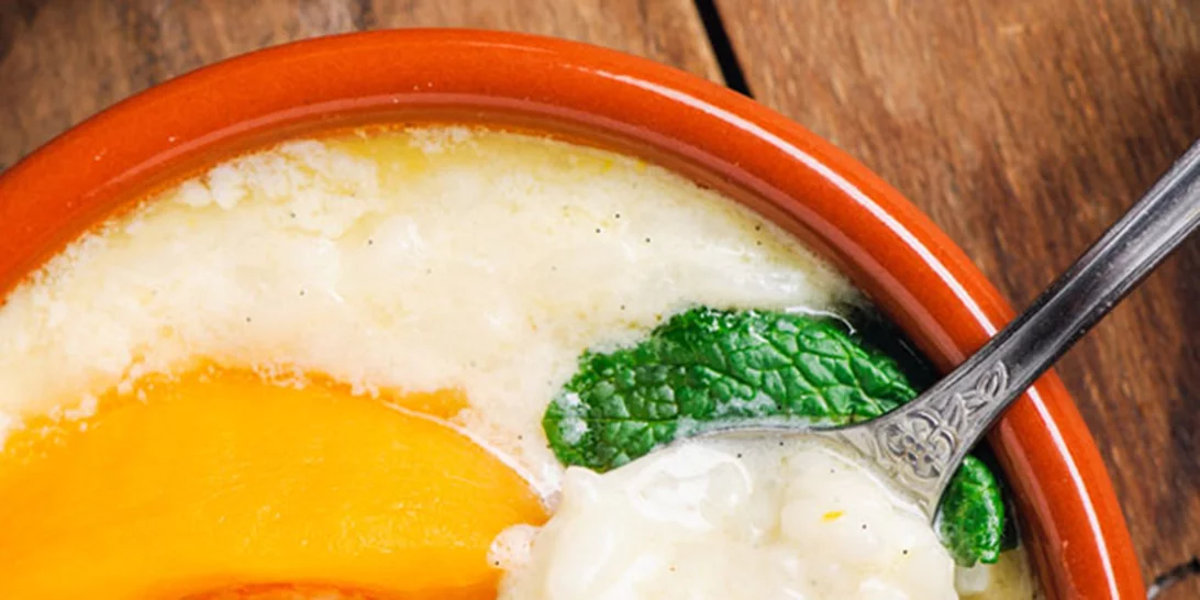 Αρωματικό ρυζόγαλο με ροδάκινο