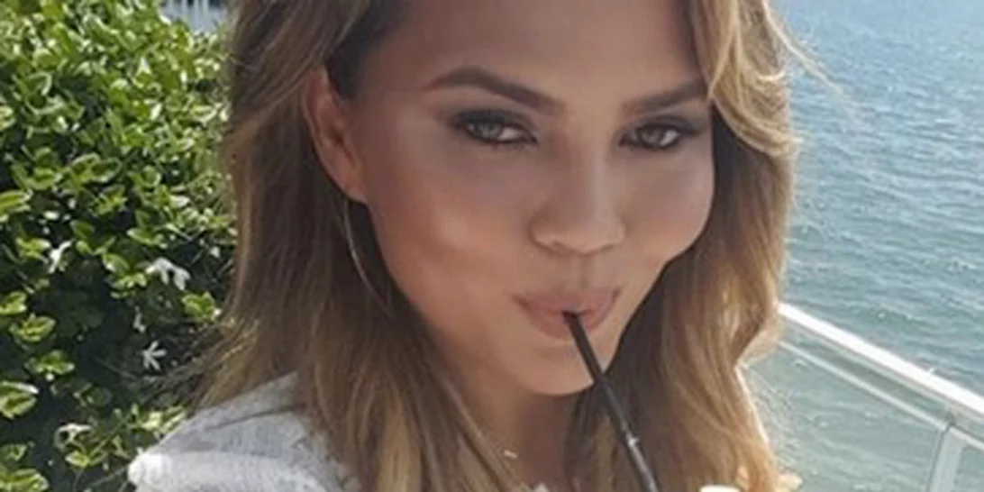 Chrissy Teigen: Ποζάρει γυμνή στο πλάι του John Legend