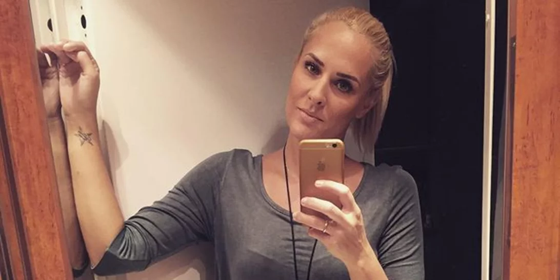 Η Έλενα Ασημακοπούλου στόλισε το χριστουγεννιάτικο δέντρο παρέα με την κόρη της