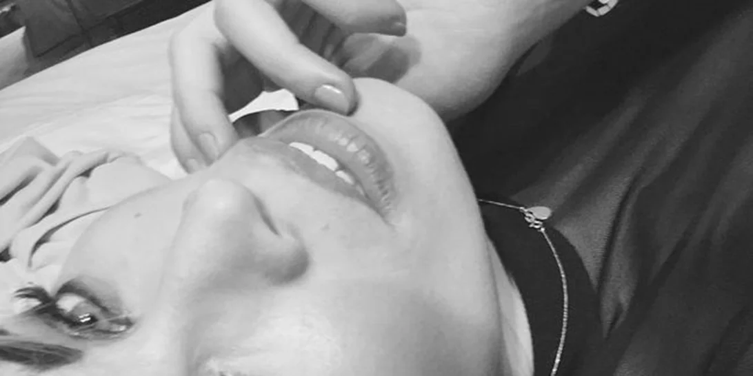 Μαριέττα Χρουσαλά: Ποζάρει άβαφη από το κρεβάτι της στην Αμερική!