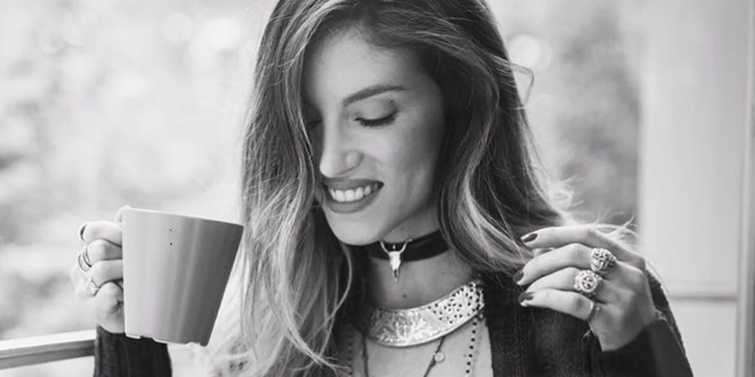 Αθηνά Οικονομάκου | Ανέβασε selfie από το κρεβάτι της