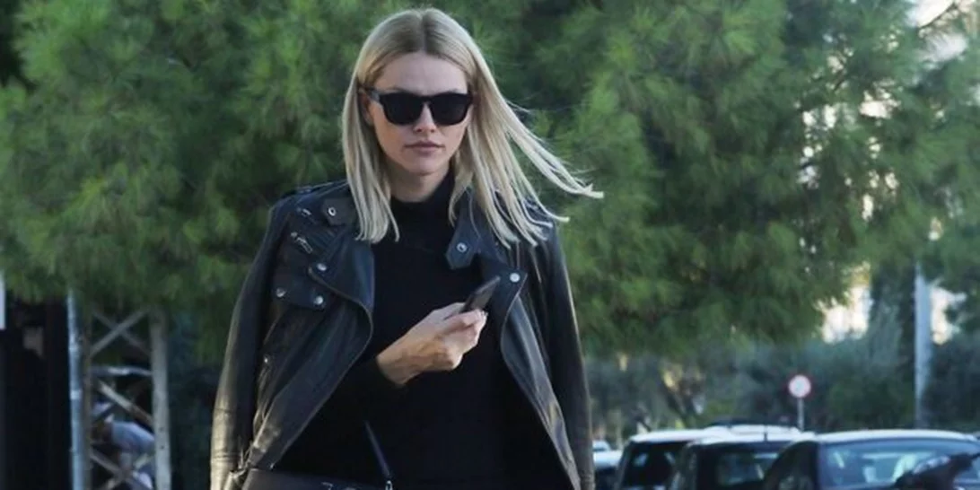 Νάταλι Θάνου: Χαλαρές βόλτες με το γιο της