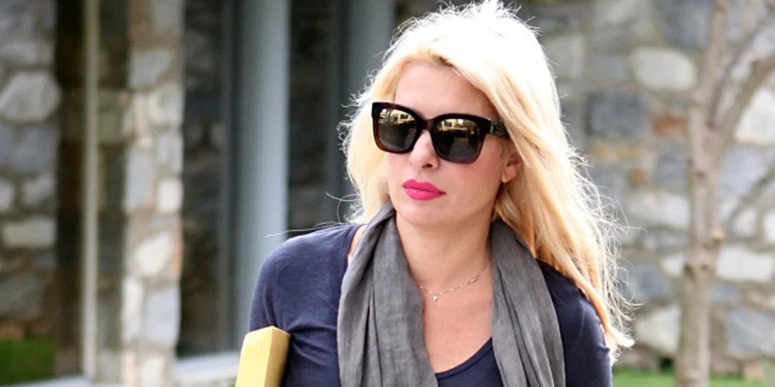 Ελένη Μενεγάκη: Τι φοράει για μια χαλαρή βόλτα στη Κηφισιά