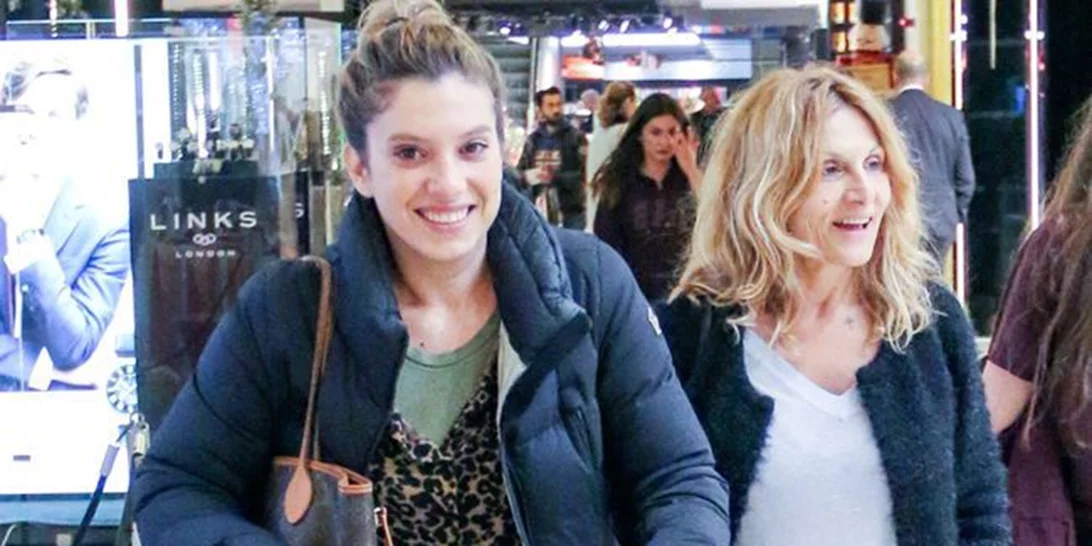 Σύλβια Δεληκούρα: Για ψώνια με τη μητέρα και το γιο της