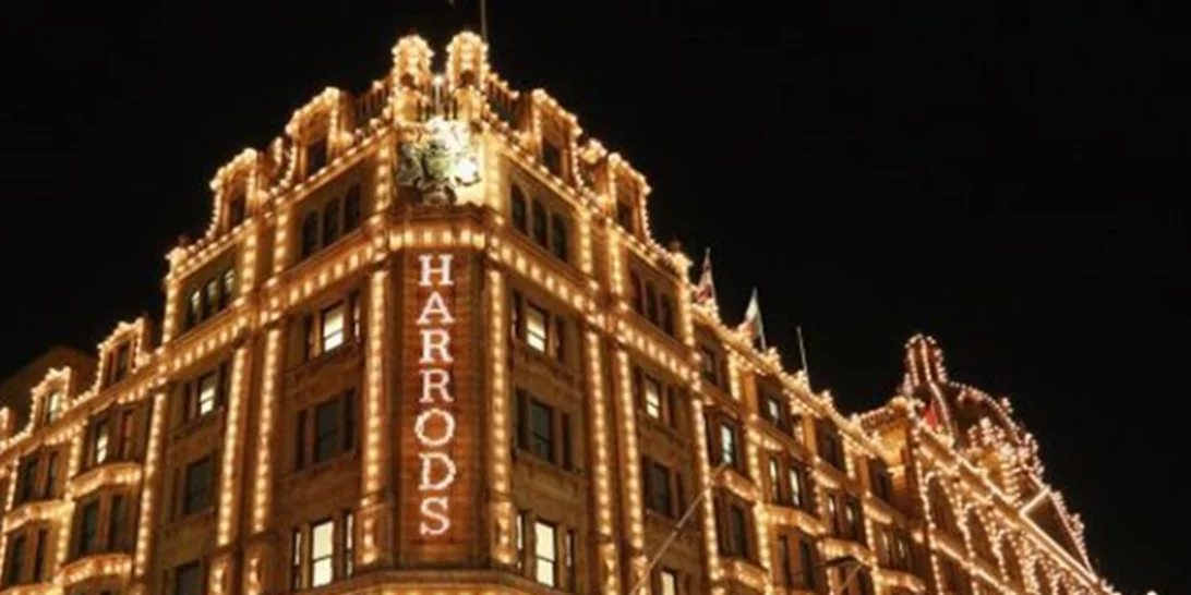 Χριστούγεννα 2016: Τα μεγαλύτερα εμπορικά κέντρα του Λονδίνου "φορούν" τα γιορτινά τους