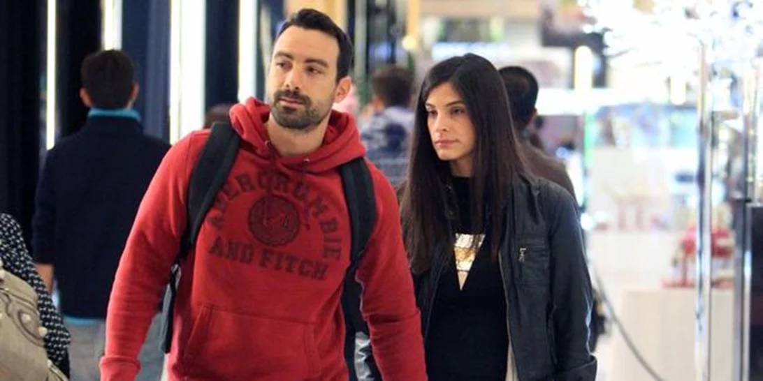 Σάκης Τανιμανίδης: Δες το χριστουγεννιάτικο δέντρο που στόλισε στο γραφείο του