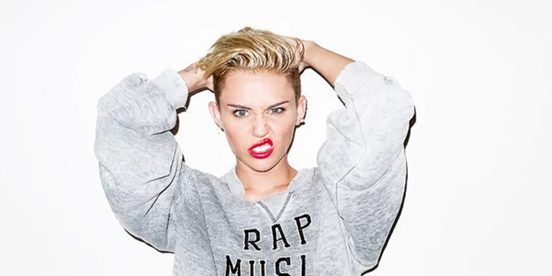 H Μiley Cyrus καταρρέει μπροστά στην κάμερα για την νίκη του Donald Trump!