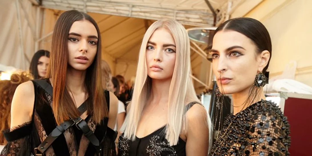 Mi-Ro: Όλες οι λεπτομέρειες για το hair look που συνόδευσε τις εντυπωσιακές δημιουργίες