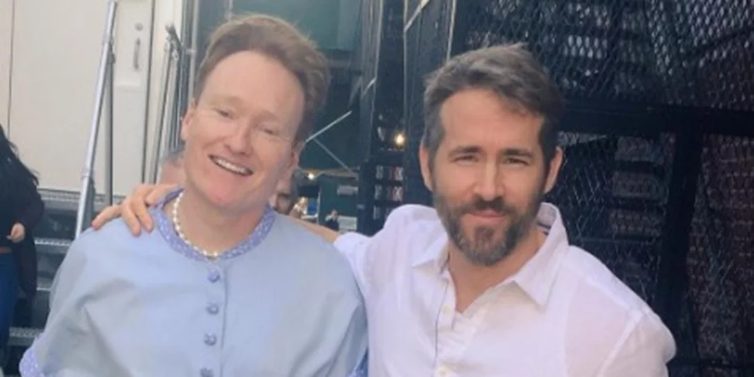 Ryan Reynolds - Conan O’Brien: Αναπαριστούν την πιο χαρακτηριστική σκηνή του «The Notebook»