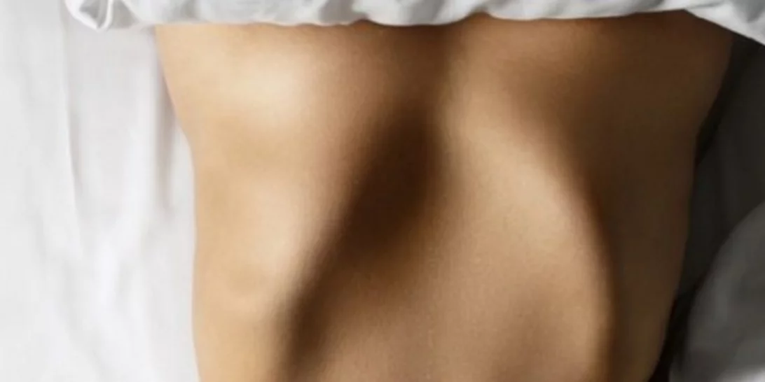 Γιατί έχεις φούσκωμα και τι να φας (και οι τροφές που θες για επίπεδη κοιλιά)