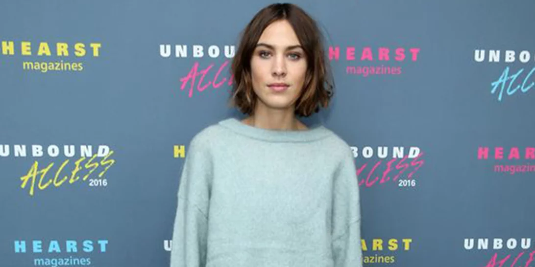 Alexa Chung: Topless στο εξώφυλλο του περιοδικού LOVE