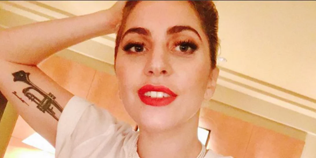 Lady Gaga | Δεν θα πιστεύεις ποιος έχει κάνει το πρόσωπό της τατουάζ!