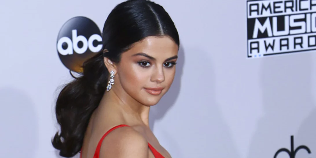 Selena Gomez: Ξέσπασε σε κλάματα στα AMAs μιλώντας για το πρόβλημα υγείας της