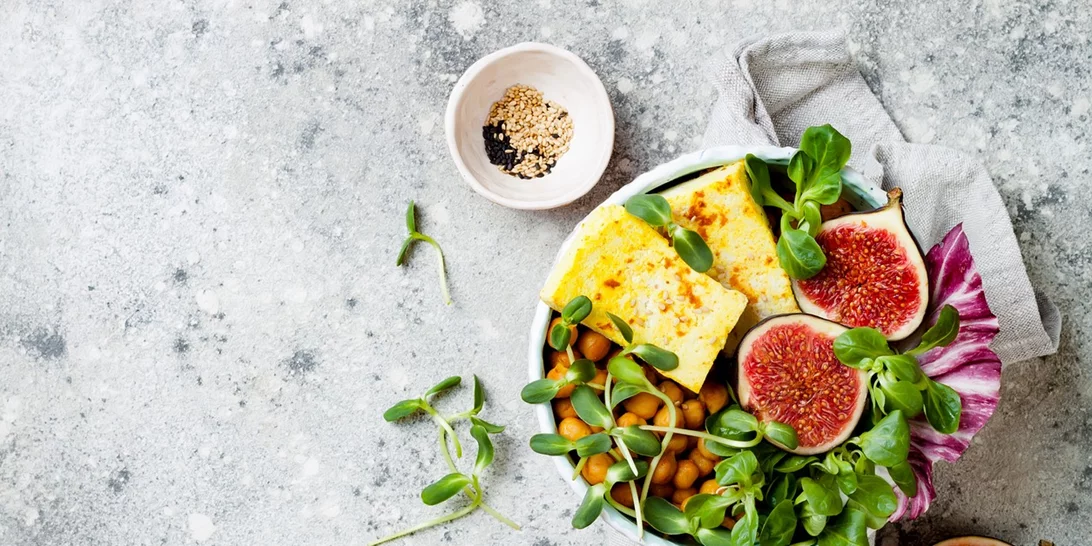 Πρήξιμο στην κοιλιά και το στομάχι; 6 τροφές για να νιώσεις καλύτερα άμεσα