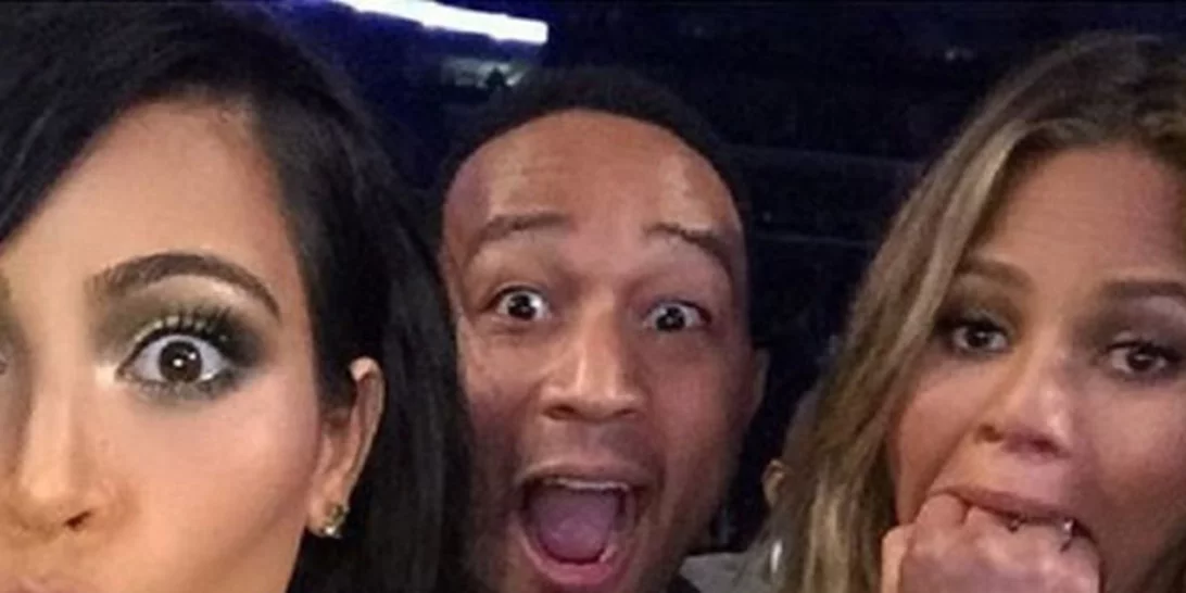 Chrissy Teigen: Προσφέρθηκε να κυοφορήσει το μωρό της Kim Kardashian