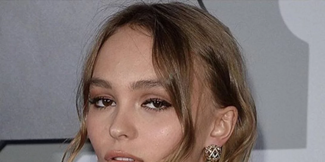 Lily-Rose Depp: Μιλάει για τους γονείς της στην πρώτη της συνέντευξη για τη Vogue