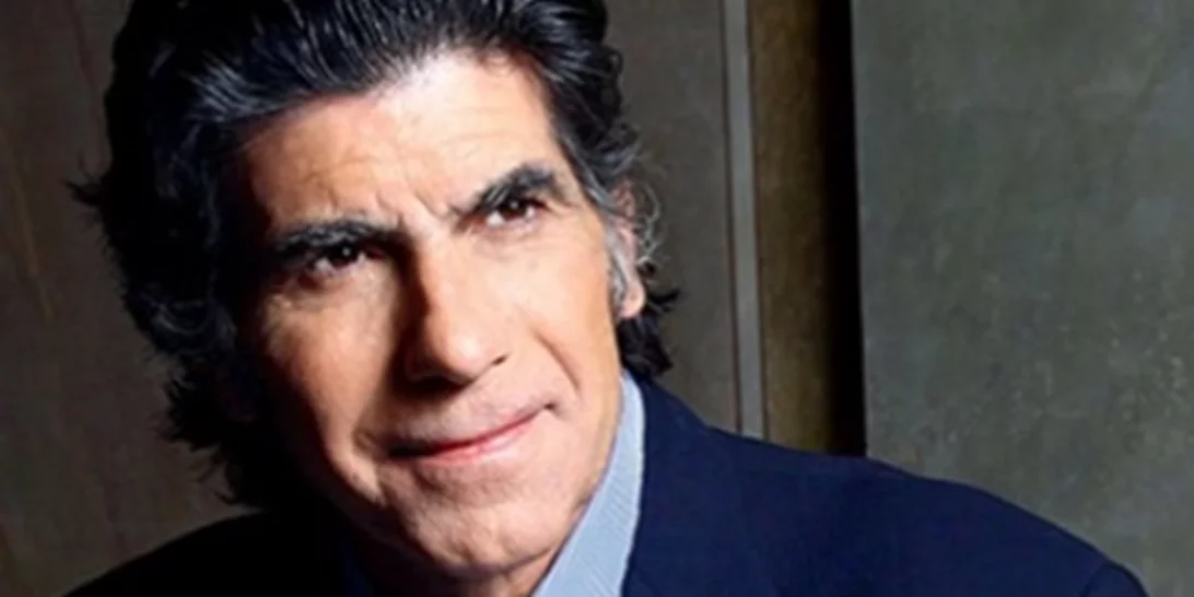 Το νέο ξέσπασμα του Γιάννη Μπέζου: «Δεν συνομιλώ με αγράμματους, με κοπρόσκυλα»