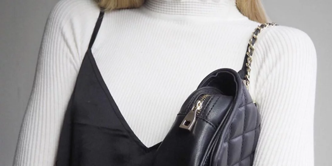 Τα μπλουζάκια με ύφανση rib είναι αυτό που λείπει από την ντουλάπα σου