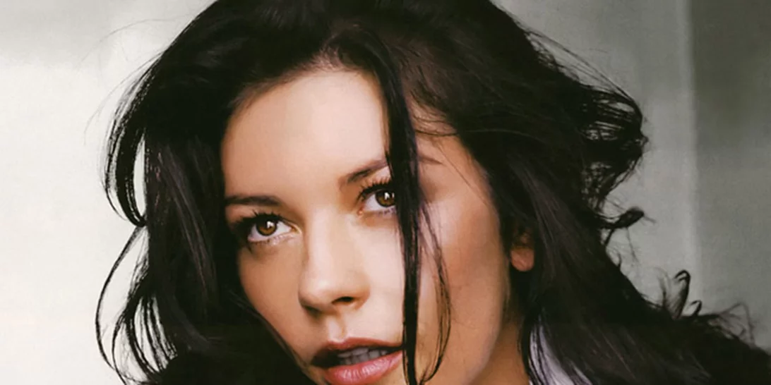 Catherine Zeta-Jones: Ποζάρει με το μπικίνι της και εντυπωσιάζει!