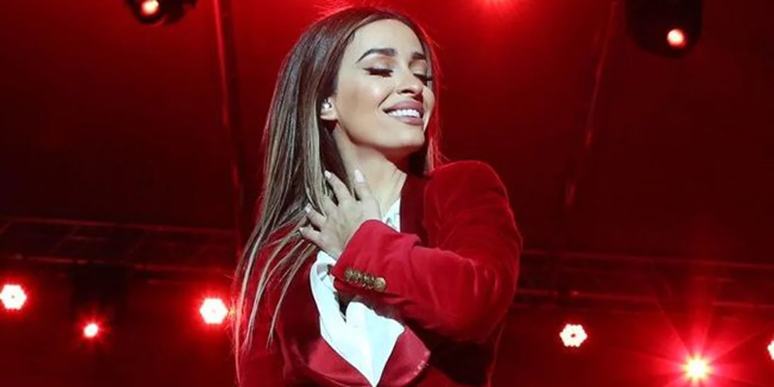 Ελένη Φουρέιρα: Η εντυπωσιακή εμφάνιση στη χριστουγεννιάτικη συναυλία της