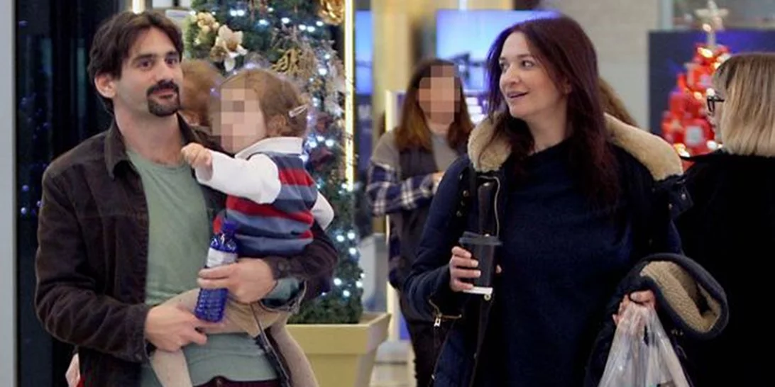 Οδυσσέας Παπασπηλιόπουλος: Σπάνια έξοδος με τη σύζυγο και την κόρη του