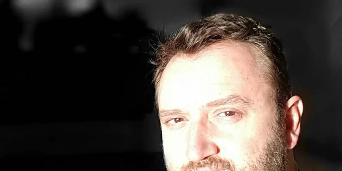 Αργύρης Αγγέλου: Δες το χριστουγεννιάτικο δέντρο που στόλισε παρέα με τους φίλους του