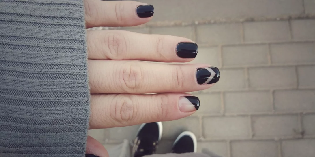 Μην ψάχνεις άλλο: Βρήκαμε πού θα κάνεις τα πιο hot χριστουγεννιάτικα σχέδια για νύχια