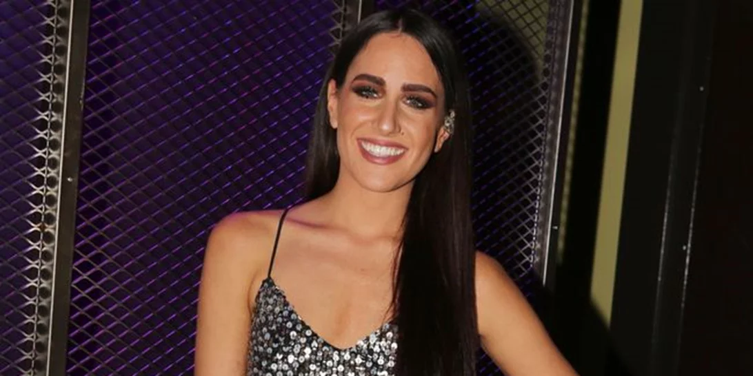 Μαλού: Δες τη με φουσκωμένη κοιλίτσα στην αγκαλιά του συντρόφου της!