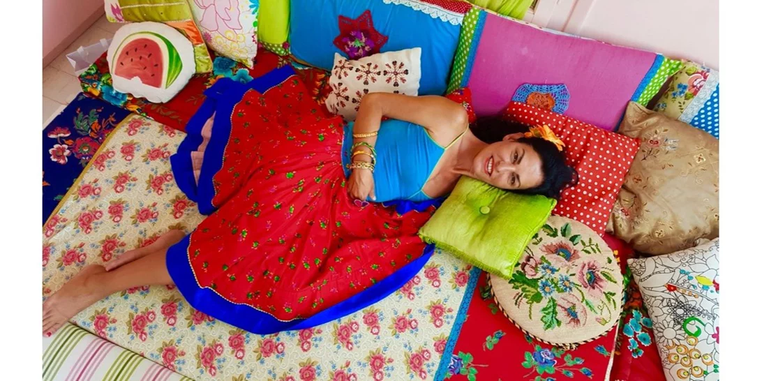 Η Ελένη Ψυχούλη φτιάχνει τις πιο χαρούμενες ποδιές κουζίνας