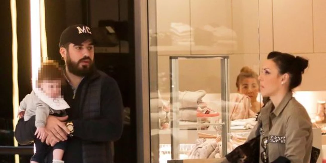 Σίσσυ Φειδά - Γιώργος Ανδρίτσος: Βόλτα με την κόρη τους!