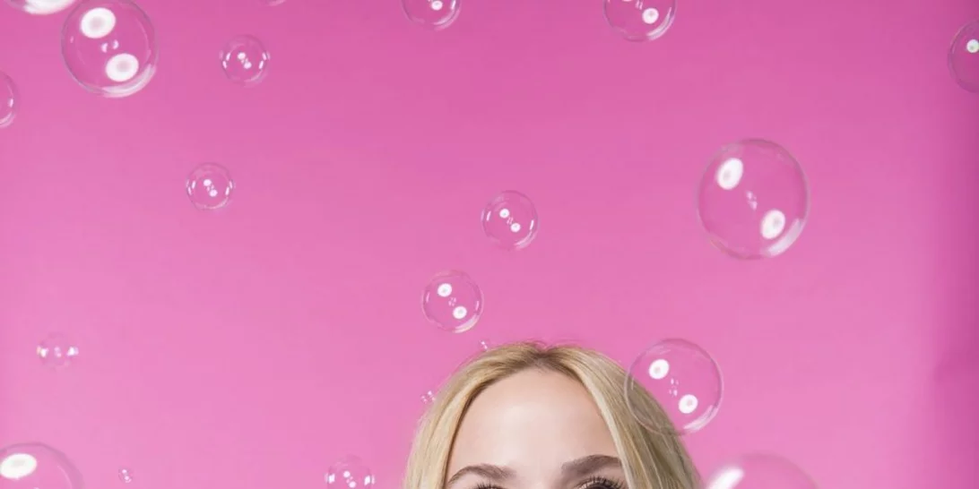 Hot Nail News: Η πρώτη θεραπεία νυχιών με χρώμα είναι γεγονός!