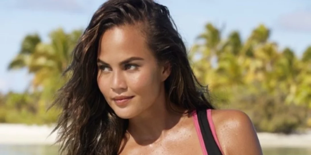 Chrissy Teigen: Μάλλον ξέχασε να φορέσει κάτι!