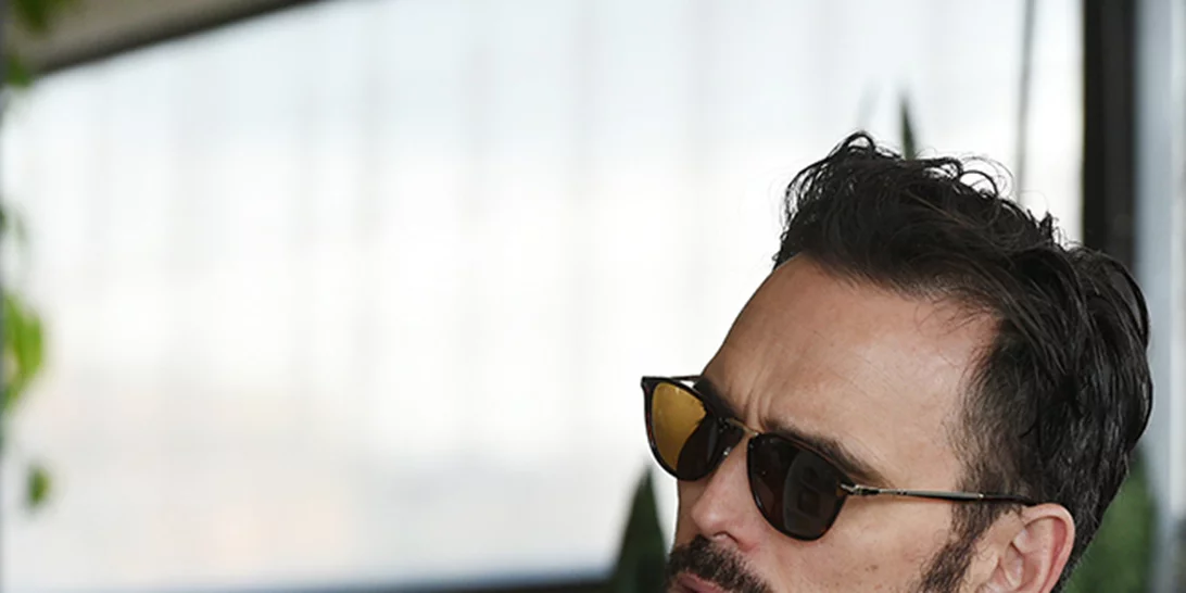 Matt Dilon: Φοράει το πιο σέξι ζευγάρι γυαλιά