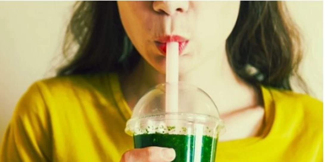 Οι 6 τροφές που πρέπει να φας πριν το ραντεβού (για επίπεδη κοιλιά και καλή διάθεση!)