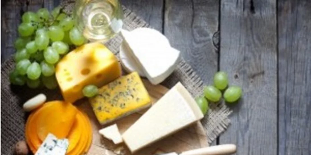Τυριά και θερμίδες: Ο απόλυτος οδηγός με ΟΛΑ ΤΑ ΤΥΡΙΑ και θρεπτικά στοιχεία (Διάλεξε σωστά και στη δίαιτα!)