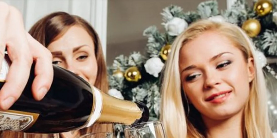 7 τρικ για να μην πάρεις γραμμάριο στις γιορτές!