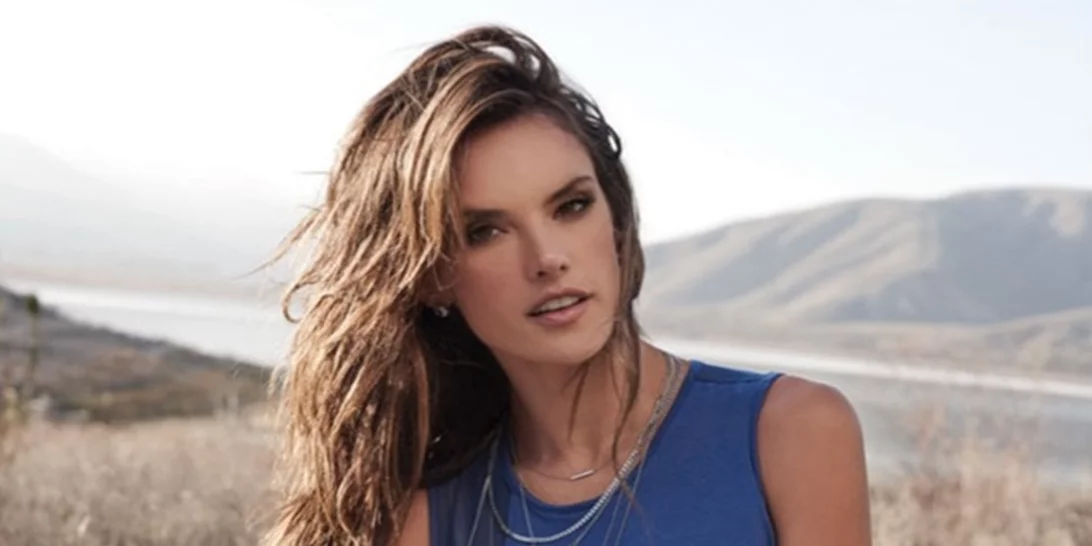 H Alessandra Ambrosio έχει την απάντηση στο στυλ αυτής της μεταβατικής περιόδου