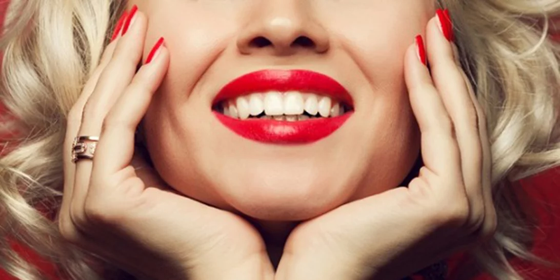 12 κακές συνήθειες που χαλάνε τα δόντια σου