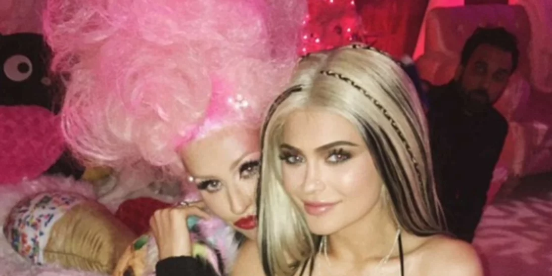 Christina Aguilera & Kylie Jenner αντάλλαξαν φιλί στο στόμα!(βίντεο)