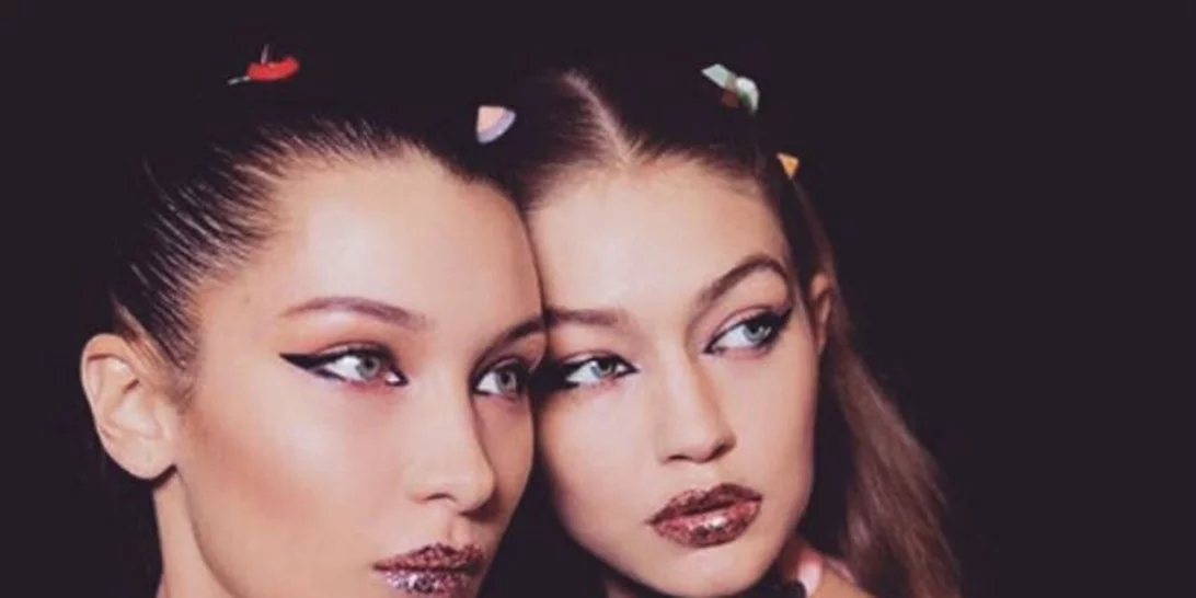 Gigi και Bella Hadid: Φωτογραφίζονται μαζί για τη νέα καμπάνια της Moschino