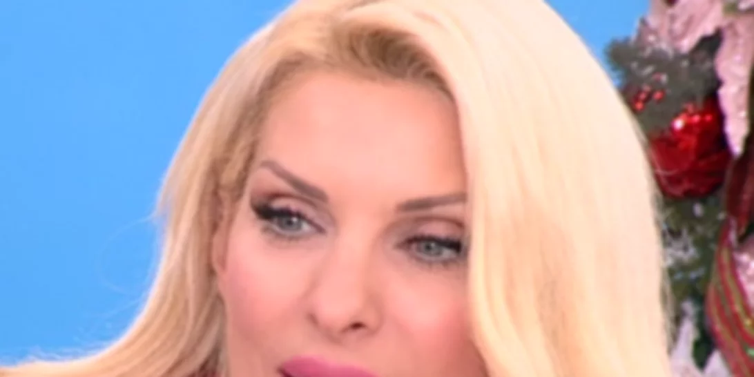 Ελένη Μενεγάκη:Τι συμβαίνει όταν αγκαλιάζει τον Μάκη Παντζόπουλο;