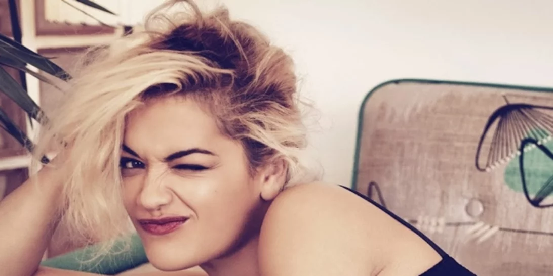 Rita Ora: Χορεύει topless και δεν αφήνει τίποτα στην φαντασία!