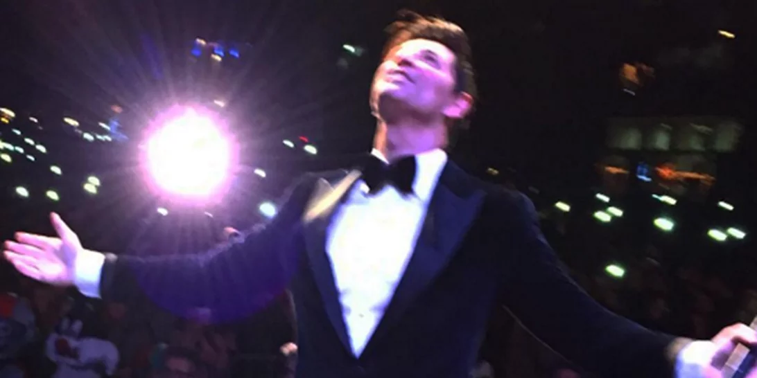 Σάκης Ρουβάς: Η μεγαλειώδης φωταγώγηση του Χριστουγεννιάτικου Δέντρου στον Βόλο!