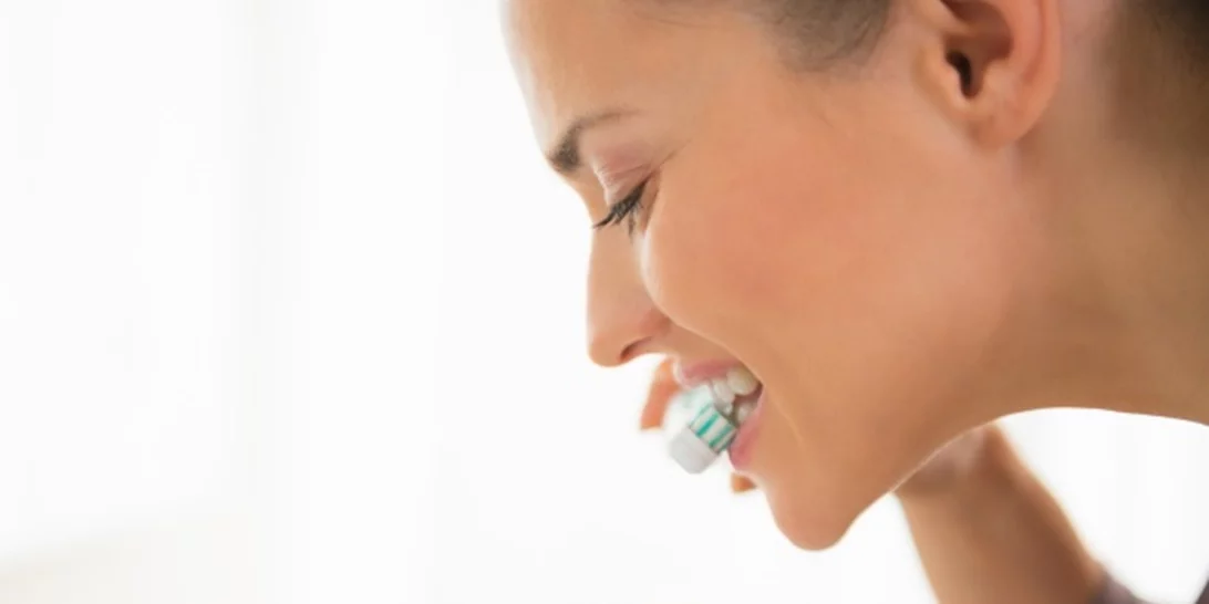 Γιατί αυτή η οδοντόβουρτσα είναι το καλύτερο beauty gadget  της χρονιάς;