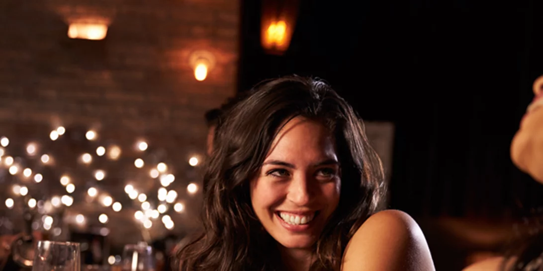 Έξοδος για ποτό; 7 συμβουλές που πρέπει να διαβάσεις πριν πιεις αλκοόλ