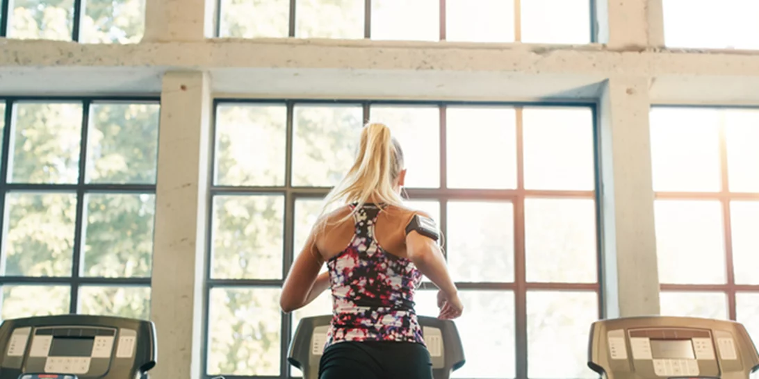 To πρόγραμμα στο διάδρομο για κάψιμο λίπους από την personal trainer