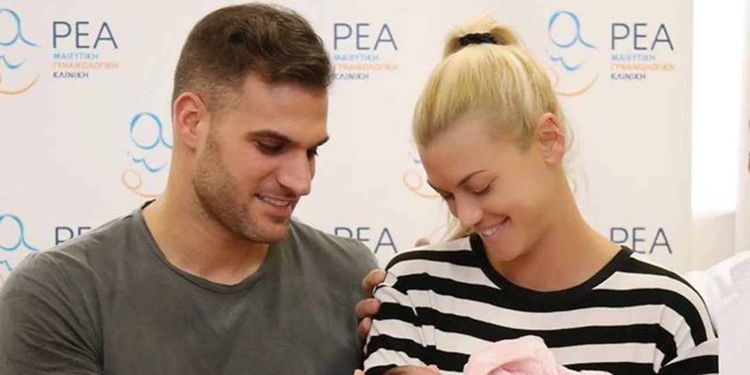 Βάσω Κολλιδά - Γιάννης Εμμανουηλίδης: Οι τρυφερές φωτογραφίες με το μωράκι τους μέσα από το μαιευτήριο