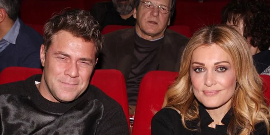 Ποιοι επώνυμοι βρέθηκαν στην επίσημη πρεμιέρα της παράστασης «Μπαμπά, μην ξαναπεθάνεις Παρασκευή»