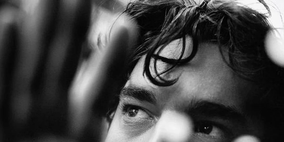 Χριστόφορος Παπακαλιάτης: Ποζάρει για τον φωτογραφικό φακό του Νίκου Αλιάγα